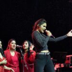 Harris Jayaraj Instagram - His song be like: Natchatira Pattaalam Koodti Kondu Vanthaar 💫 And the man did it, literally 🙌🏼❤️ Hearts of Harris | Live in Kuala Lumpur 21 January 2023 Axiata Arena, Bukit Jalil Brought to you by @msgold.my⚜️ @jharrisjayaraj @datoabdulmalik #HeartsofHarris #HarrisJbyMSC #malikstreams #HarrisJayaraj #liveinconcert #kualalumpur
