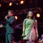 Harris Jayaraj Instagram - His song be like: Natchatira Pattaalam Koodti Kondu Vanthaar 💫 And the man did it, literally 🙌🏼❤️ Hearts of Harris | Live in Kuala Lumpur 21 January 2023 Axiata Arena, Bukit Jalil Brought to you by @msgold.my⚜️ @jharrisjayaraj @datoabdulmalik #HeartsofHarris #HarrisJbyMSC #malikstreams #HarrisJayaraj #liveinconcert #kualalumpur