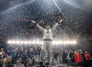 Harris Jayaraj Instagram - Waving “Good Bye” and looking forward to “Hearts Of Harris 2.0 “ on 19th Feb. Don’t miss your tickets which goes on Sale from 3rd feb.