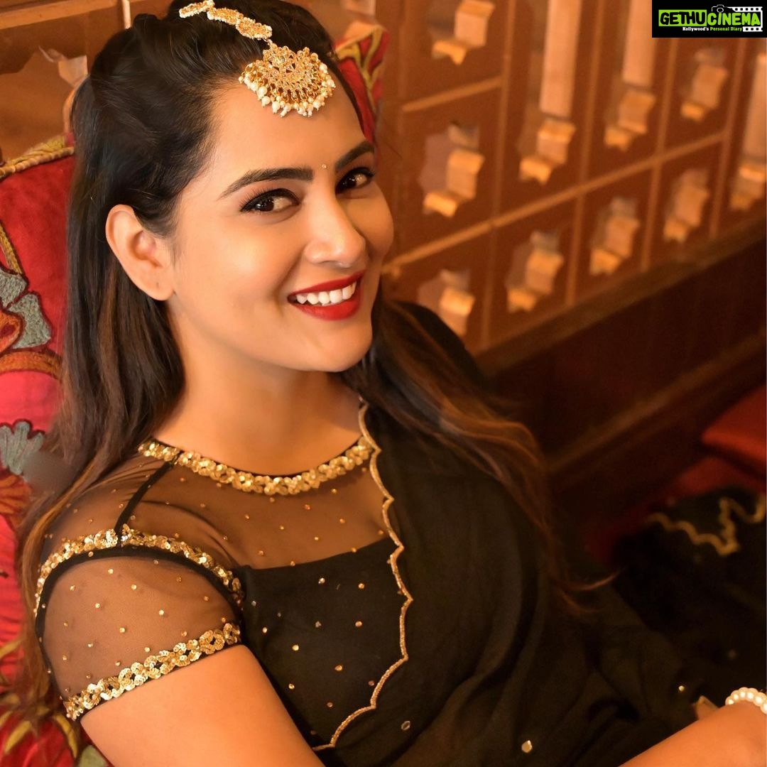 Himaja Instagram - "If you find serenity and happiness, some may be jealous. Be happy anyway." #behappy #happylife #saree #sareelovers PC @abhiram_inturi Saree by @elegant_threads_by_salma ❤️ Khyber Himalayan resort and spa, Gulmarg