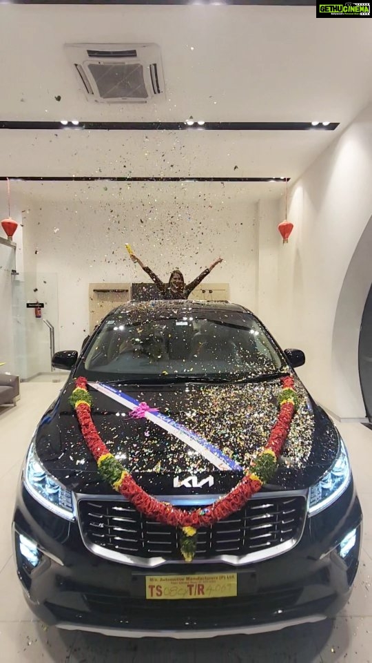 Himaja Instagram - Happy Sankranti Everyone 🥳 This is Sankranti Surprise to my Family.. Their comfort matters ❤ And ofcourse this happens only with your wellwishes and blessings 😇 Love u all 🫂 #family #loveyouall❤ #welcomehome #kiacarnival2023 #carlove #cars