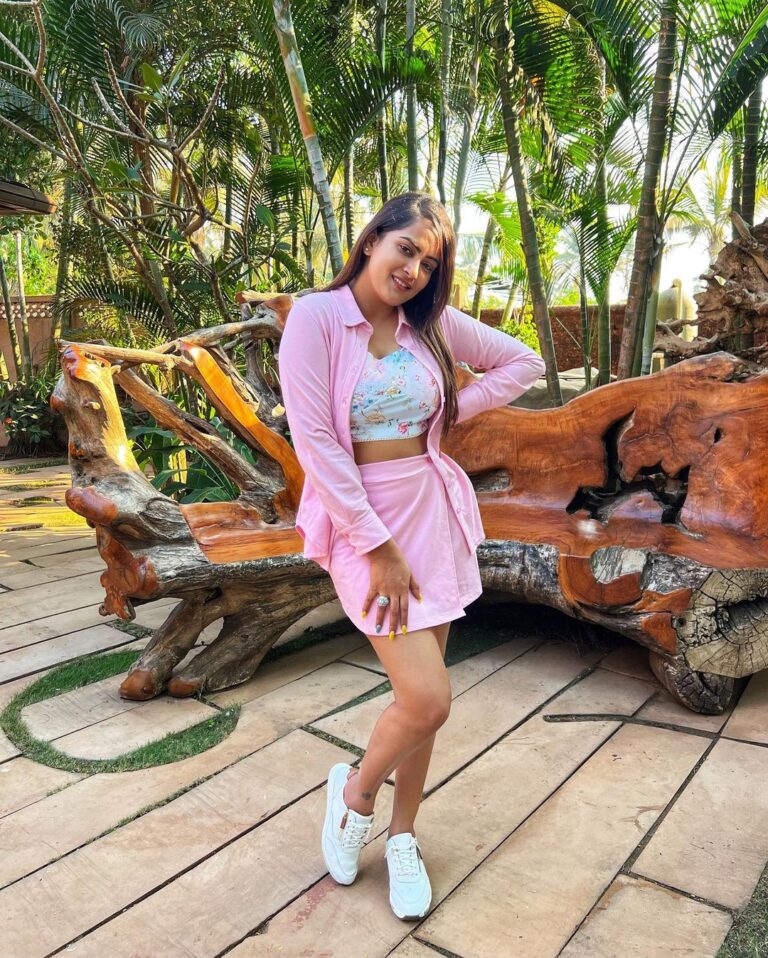 Himaja Instagram - Dear 2022… Thanks For Everything… This Is The Best Year Ever ❤️ Pic credits @teju_vlogs #thankyou #loveyouall #goodvibes #goodfeels #gratitude #cheers #slay Goa City, India