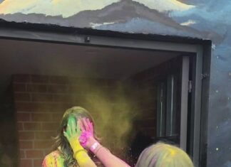 Himaja Instagram - Happy Holi and Happy Women's Day 🥰 @k___sreevani @k_rajanandini @vikramaditya1625 @neelimaactress #holi #happyholi #women #womensday #viral #trending