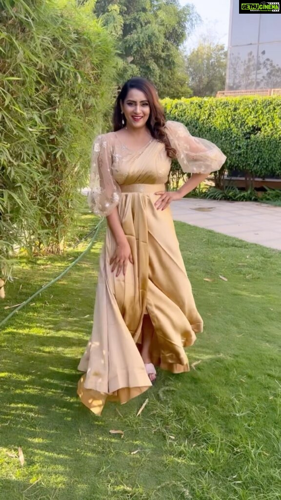 Himaja Instagram - comment your reaction with emojis 🥰 #happysoul #peace #trending Outfit by @vasavibeautycare_fashiondesign ❤️ Makeup & Hair by @glamm_makeup_by_ranee ❤️ #designergowns #designer #designerwear #longfrock