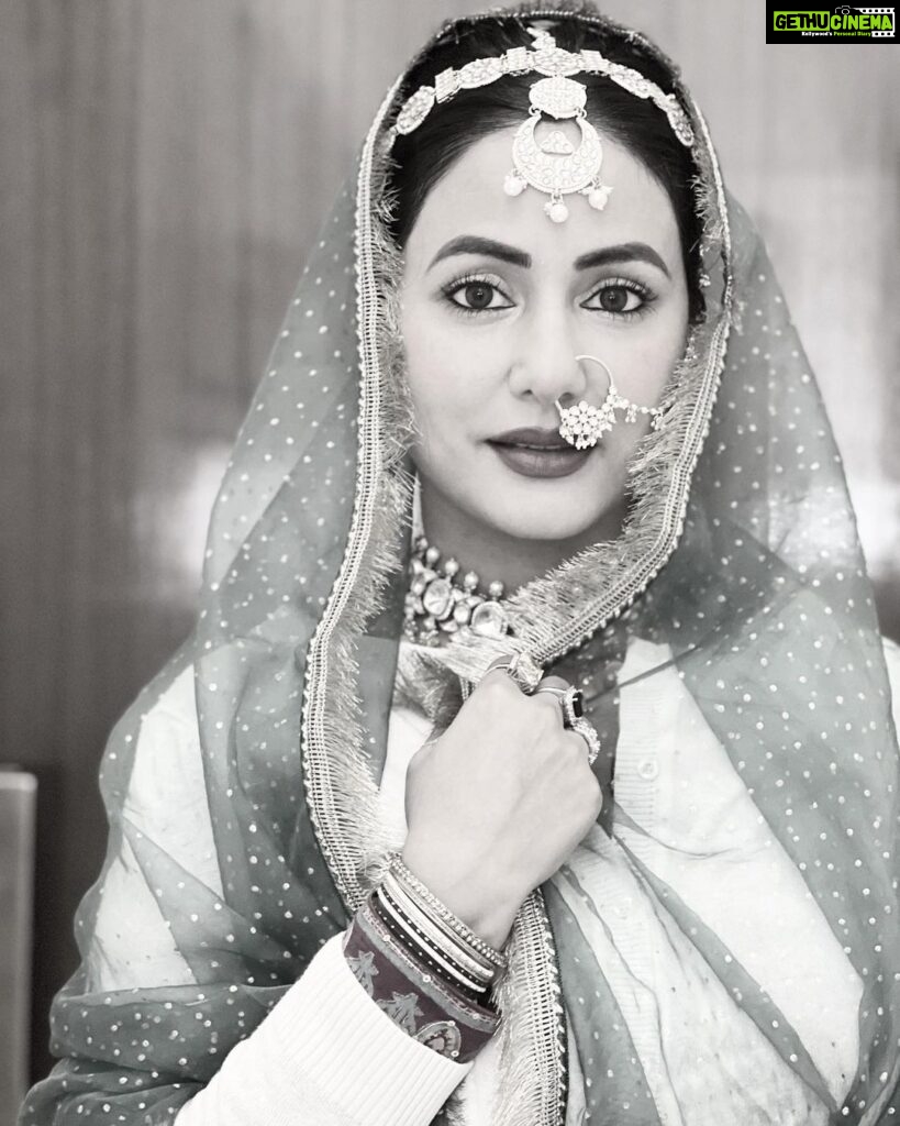 Hina Khan Instagram - Mai tenu Phir milaangi , Kitthe, kis tarha, pata nahi.. Par mai tenu phir milaangi..