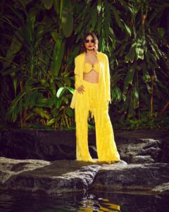 Hina Khan Instagram - 💛 . Face of the Month for: @facemag.in Publisher: @harshithundet Creative Director: @farrahkader Photographed by: @thebhupeshkalal Stylist: @sameerkatariya92 Makeup Artist: @kanika.world Hair Stylist: @dynamitepikachu Asst. MUAH: @kayceesbeauty_bykritika Asst Creative Director: @haaute Interview by: @tanishka.juneja Location: @hotel_saharastar Coordinated by: @volokal Artist Management: @stellaartalent Wardrobe Jewellery: @jawahriiofficial Outfit: @nirmooha Sunglass: @bavincis.official Heels: @nidhibhandari_official www.facemagazine.in #FaceMagazine