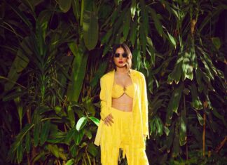 Hina Khan Instagram - 💛 . Face of the Month for: @facemag.in Publisher: @harshithundet Creative Director: @farrahkader Photographed by: @thebhupeshkalal Stylist: @sameerkatariya92 Makeup Artist: @kanika.world Hair Stylist: @dynamitepikachu Asst. MUAH: @kayceesbeauty_bykritika Asst Creative Director: @haaute Interview by: @tanishka.juneja Location: @hotel_saharastar Coordinated by: @volokal Artist Management: @stellaartalent Wardrobe Jewellery: @jawahriiofficial Outfit: @nirmooha Sunglass: @bavincis.official Heels: @nidhibhandari_official www.facemagazine.in #FaceMagazine