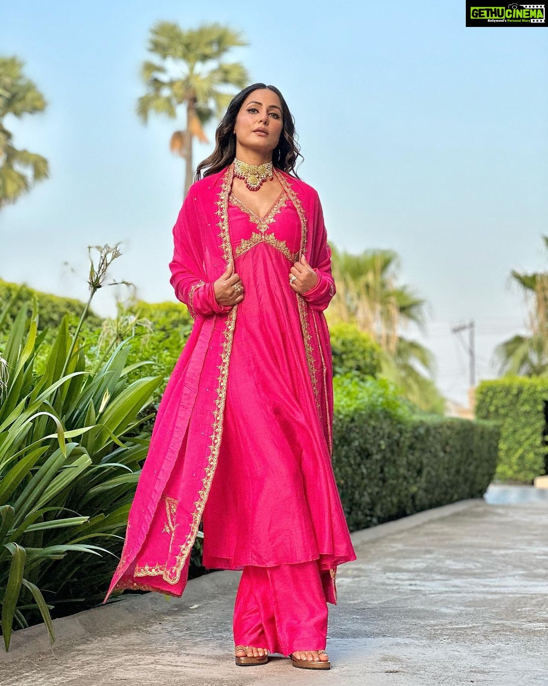 Hina Khan Instagram - Inauguration in Varanasi, So much to share.. shall post a reel soon.. from enjoying bhel on Ganga ghats to relishing katori chat in the local markets.. loved it all.. sharing soon Outfit @paulmiandharsh @viralmantra HMU @manishsharma96 @irshad__hair