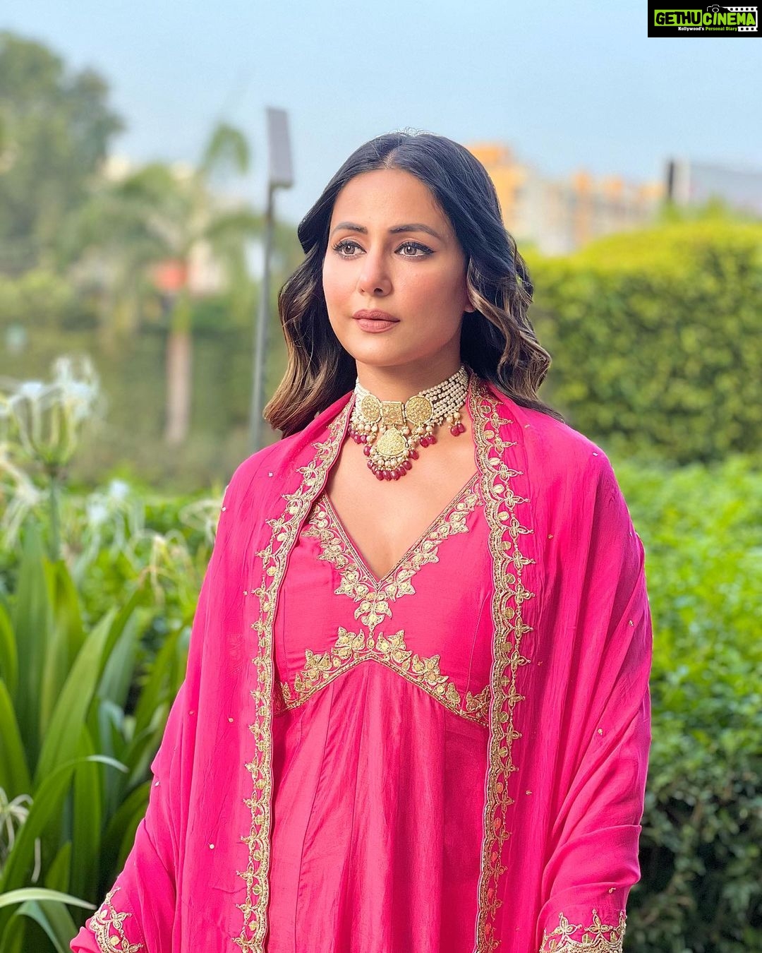 Hina Khan Instagram - Inauguration in Varanasi, So much to share.. shall post a reel soon.. from enjoying bhel on Ganga ghats to relishing katori chat in the local markets.. loved it all.. sharing soon Outfit @paulmiandharsh @viralmantra HMU @manishsharma96 @irshad__hair