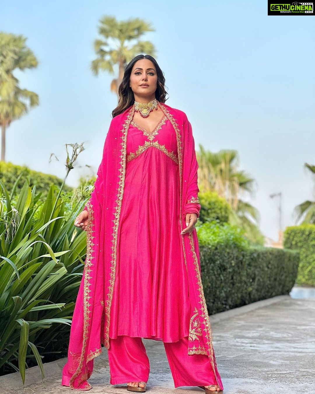 Hina Khan Instagram - Inauguration in Varanasi, So much to share.. shall post a reel soon.. from enjoying bhel on Ganga ghats to relishing katori chat in the local markets.. loved it all.. sharing soon Outfit @paulmiandharsh @viralmantra HMU @manishsharma96 @irshad__hair