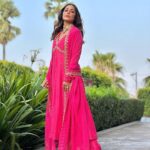 Hina Khan Instagram - Inauguration in Varanasi, So much to share.. shall post a reel soon.. from enjoying bhel on Ganga ghats to relishing katori chat in the local markets.. loved it all.. sharing soon Outfit @paulmiandharsh @viralmantra HMU @manishsharma96 @irshad__hair