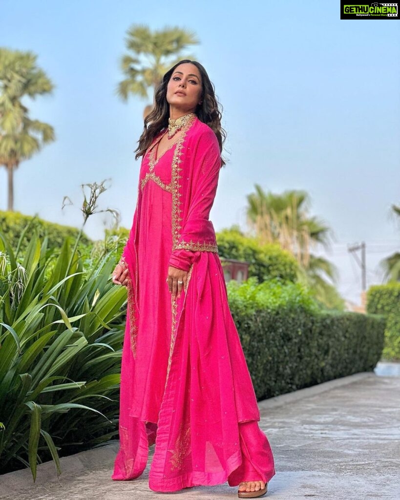 Hina Khan Instagram - Inauguration in Varanasi, So much to share.. shall post a reel soon.. from enjoying bhel on Ganga ghats to relishing katori chat in the local markets.. loved it all.. sharing soon Outfit @paulmiandharsh @viralmantra HMU @manishsharma96 @irshad__hair