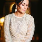 Hina Khan Instagram - 🤍 Outfit : @jade_bymk Jewellery: @renuoberoiluxuryjewellery @shoppaksha Stylist: @kansalsunakshi Style team: @siddhi_p17 MUAH @manishsharma96 @irshad__hair 📸 @mgs.wedding.cinematography