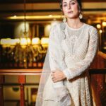 Hina Khan Instagram - 🤍 Outfit : @jade_bymk Jewellery: @renuoberoiluxuryjewellery @shoppaksha Stylist: @kansalsunakshi Style team: @siddhi_p17 MUAH @manishsharma96 @irshad__hair 📸 @mgs.wedding.cinematography