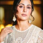 Hina Khan Instagram - 🤍 Outfit : @jade_bymk Jewellery: @renuoberoiluxuryjewellery @shoppaksha Stylist: @kansalsunakshi Style team: @siddhi_p17 MUAH @manishsharma96 @irshad__hair 📸 @mgs.wedding.cinematography