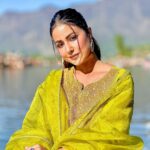 Hina Khan Instagram - This time was like a therapy, my shikara and dal lake..Eternally captivated by the rawness of this place #kashmir