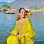 Hina Khan Instagram - This time was like a therapy, my shikara and dal lake..Eternally captivated by the rawness of this place #kashmir