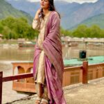 Hina Khan Instagram - Kashmir ki kali celebrating Eid in Jannat-e-Kashmir.. Eid Mubarak Everyone ❤️