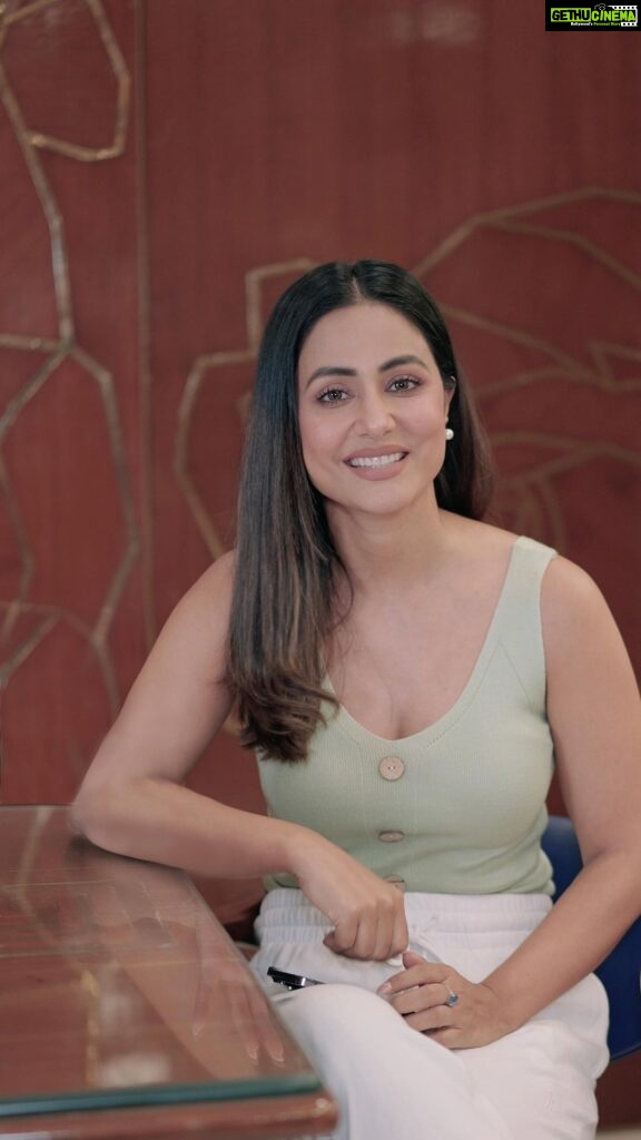 Hina Khan Instagram - Let me let you in on a little secret that has transformed my hair! @lovebeautyandplanet_in’s Curry Leaves, Vegan Biotin & Mandarin Orange range for reduced split-ends & improved length & thickness. This sulfate-free & paraben-free duo has pure curry leaf extracts & 100% vegan biotin which make hair appear healthier & fuller. The citrusy fragrance of this shampoo & conditioner duo is unmissable though! 🍊 Makes my hair wash day so refreshing. Y’all should definitely check this range out, stat! #Ad #lovebeautyandplanet #haircare #curryleaves #vegan