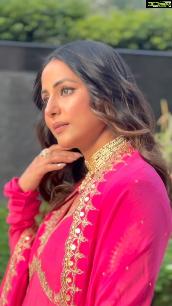 Hina Khan Instagram - Woh tere mere beech mein.. #reelsvideo #reelsinstagram #reelitfeelit #trendingreels #ReelsWithHK