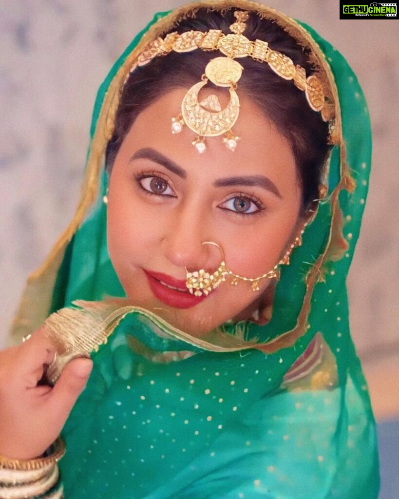 Hina Khan Instagram - Mai tenu Phir milaangi , Kitthe, kis tarha, pata nahi.. Par mai tenu phir milaangi..