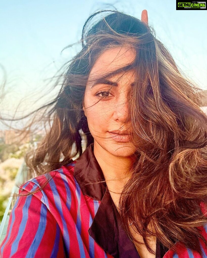 Hina Khan Instagram - Sun kissed ☀️💋