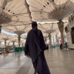 Hina Khan Instagram - I miss madina.. Memories for life.. Hope Allah gives us this opportunity again very soon.. (inshallah) @alkhalidtours #reelsinstagram #reelitfeelit #reelkarofeelkaro #trendingreels #ReelsWithHK
