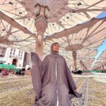Hina Khan Instagram - Ibaadat ka rukh makka hai, Mohabbat ka rukh madina hai.. @alkhalidtours Masjid Nabwi - Al Madinah Al Munawarah
