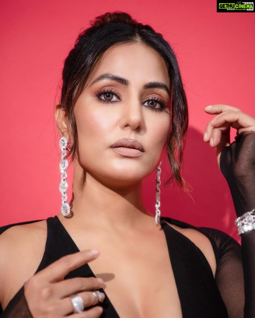 Hina Khan Instagram - 🖤