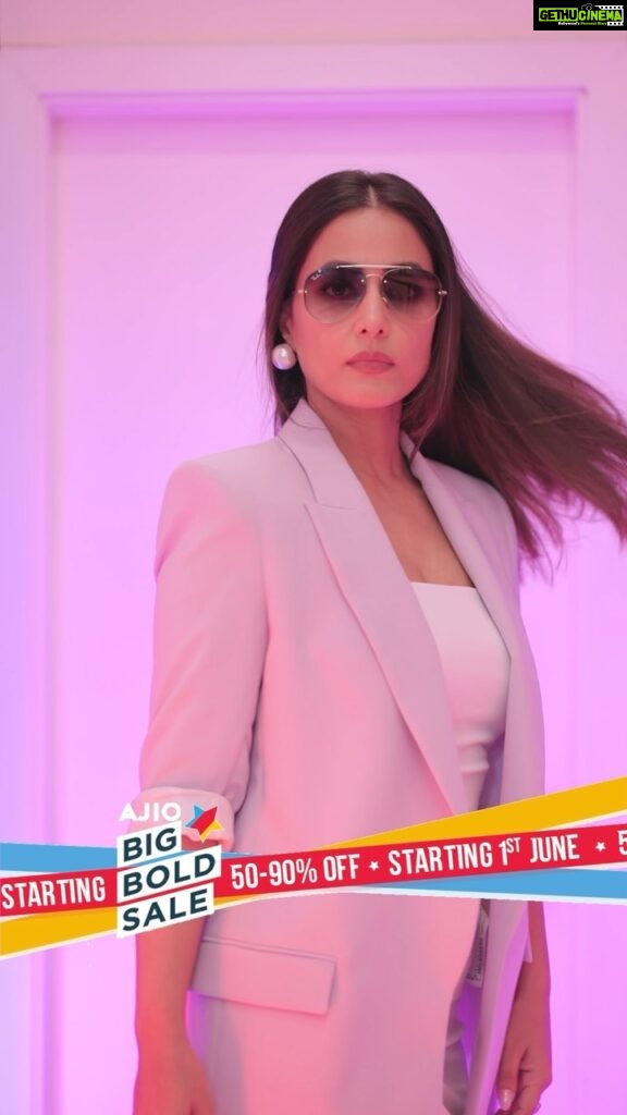 Hina Khan Instagram - AJIO BIG BOLD SALE, starts 1st June. All my fashion lovelies, are you ready for AJIO BIG BOLD SALE? The hunt for the Fashion’s Most Wanted brands begins! It’s back and is bolder this time with 5000+ brands & 1.3 million+ styles at 50-90% off 🔥⚡️ I have added my favourite styles to my wishlist, have you? Download the AJIO app, sign up to get Rs.500 off. Start wishlisting now! #AjioBigBoldSale #FashionsMostWanted #AjioLove #HouseOfBrands