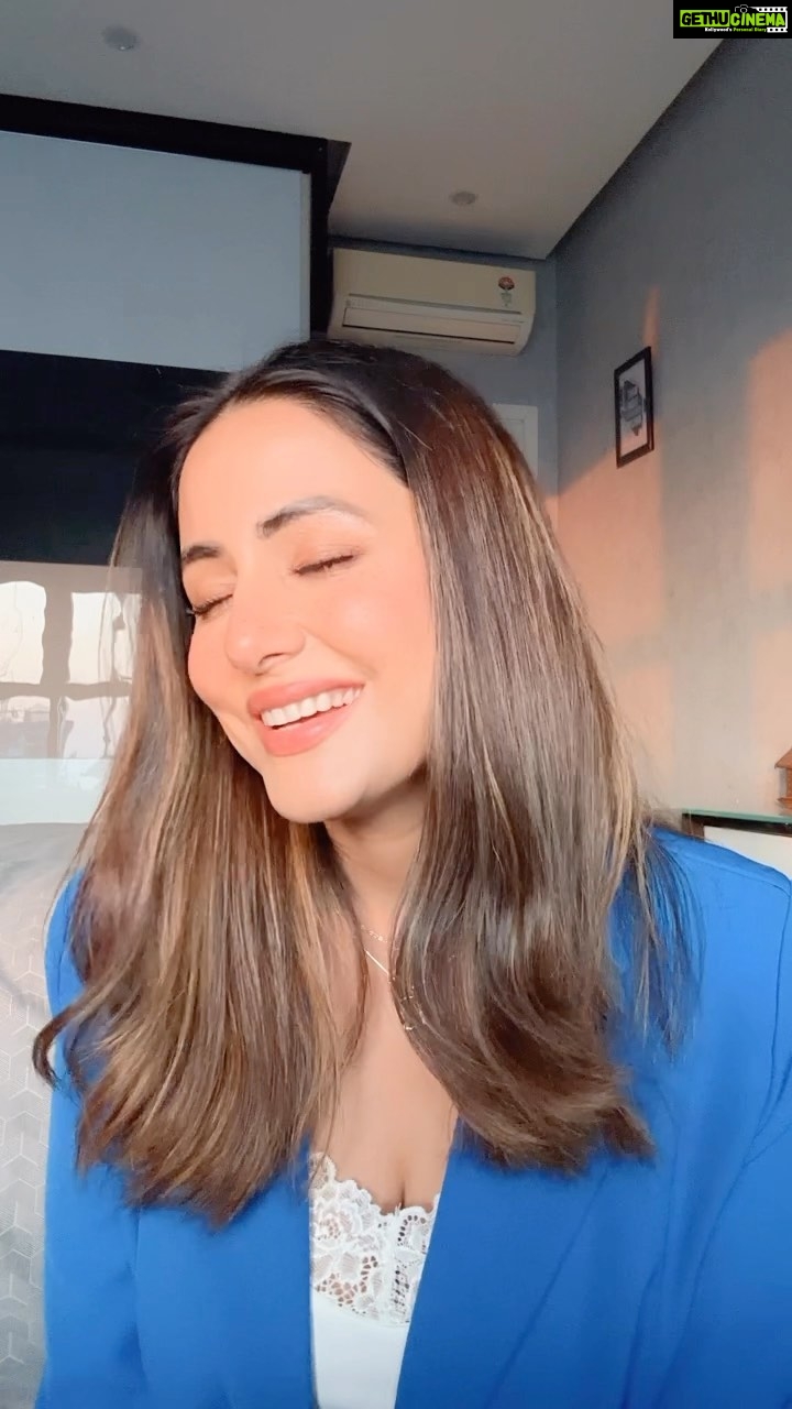 Hina Khan Instagram - My sukoon.. #singing Aap kahen to singer bann jaaoun? #reelsinstagram #reelitfeelit #reelkarofeelkaro #ReelsWithHK