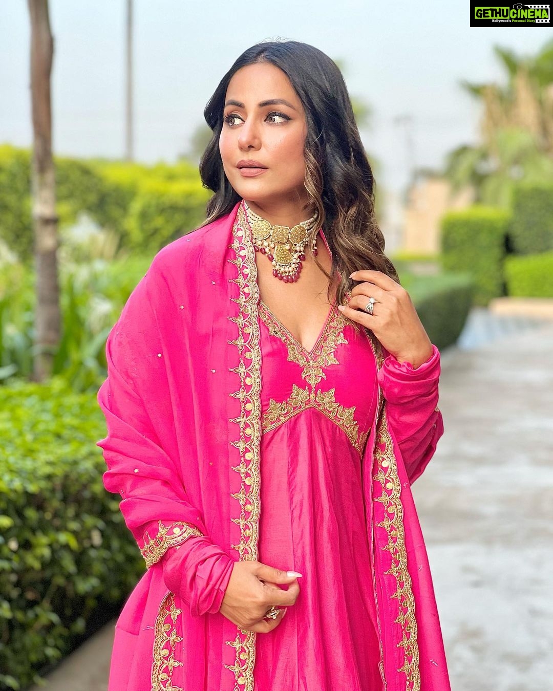 Hina Khan Instagram - Inauguration in Varanasi, So much to share.. shall post a reel soon.. from enjoying bhel on Ganga ghats to relishing katori chat in the local markets.. loved it all.. sharing soon Outfit @paulmiandharsh @viralmantra HMU @manishsharma96 @irshad__hair
