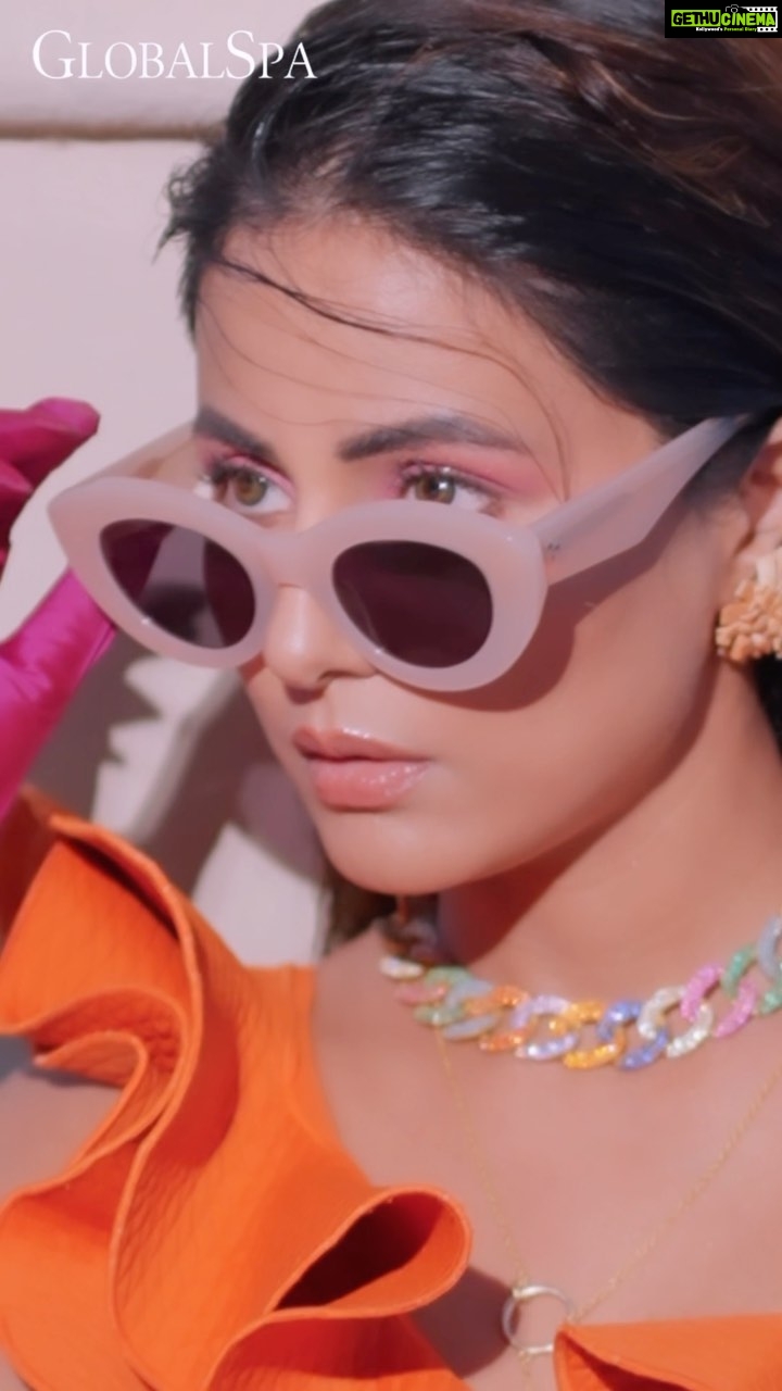 Hina Khan Instagram - 2023 you are looking bright and shining already!! 🔜 #GlobalSpa #GlobalSpaMagazine #magazineshoot #travellersparadise #comingsoon