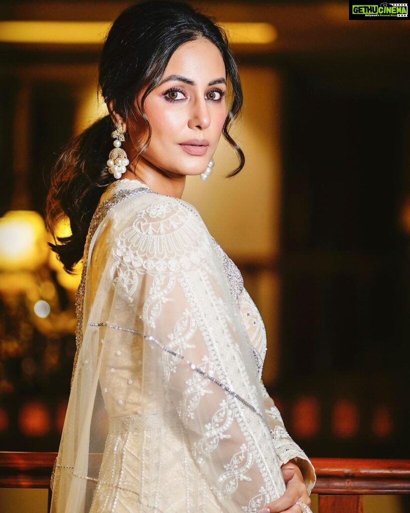 Hina Khan Instagram - 🤍 Outfit : @jade_bymk Jewellery: @renuoberoiluxuryjewellery @shoppaksha Stylist: @kansalsunakshi Style team: @siddhi_p17 MUAH @manishsharma96 @irshad__hair 📸 @mgs.wedding.cinematography
