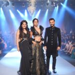 Hina Khan Instagram - #AboutLastNight walked the ramp for @archanakochharofficial at @timesfashionweek in Pune. Glam squad @mukeshpatilmakeup @sankpalsavita #PuneTimesFashionWeek