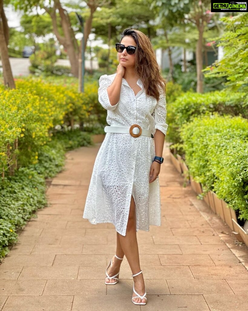 Hina Khan Instagram - 🕊️