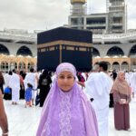 Hina Khan Instagram - I just can’t can’t can’t believe this is happening.. ok lemme tell u guys.. when I left home I decided to perform three umrah’s in one n a half day, which was practically and physically not possible.. I misjudged, Miscalculated, also I didn’t realise I should do madina first and thn Mecca to perform umrah in the holy month of Ramadan.. I did eaxctly reverse ( no complaints though) I really enjoyed my time and rozas in madina sharif.. but some where deep down I was not content, and a bit sad ki mera ek Umrah reh Gaya.. also I really wanted to perform umrah in Ramazan especially when u are so close to Mecca sharif…but I decided it’s gods will and I will achieve it next time.. shall come in the month of Ramadan next year for umrah again.. Also my flight back home was from madina and I can’t make my mom travel back and forth since she’s wheel chair bound.. but I had no inclination that god had other plans.. yet again this gods sent Farishta ( bless bless bless u, you know who u are) convinced me and we decided to go back to Mecca just for a few hours to perform umrah in Ramadan.. AB ISKO KHUDA KA BULAAWA NAA KAHUN TO KYA KAHUN.. God is great and all knowing .. pious intent and a humble will to seek can never be dismissed at house of god. And to all those people who have been judging me left right and centre under my religious posts…All I can say is, I am no saint but I truly believe in Neeyat, kindness and good karma, good deeds.. Baaki aap sab ko apne karma ka khud jawaab dena hai oopar 😇 Spread love ❤️ Teesra Umrah Mukammal 🧿 Mashallah, Jazaakallah khair Labbaik allahuma Labbaik..🤲 @alkhalidtours #UmrahWithAKT