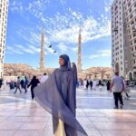Hina Khan Instagram - Ibaadat ka rukh makka hai, Mohabbat ka rukh madina hai.. @alkhalidtours Masjid Nabwi - Al Madinah Al Munawarah