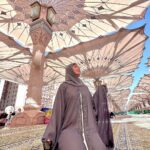 Hina Khan Instagram - Ibaadat ka rukh makka hai, Mohabbat ka rukh madina hai.. @alkhalidtours Masjid Nabwi - Al Madinah Al Munawarah