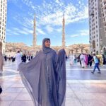 Hina Khan Instagram – Ibaadat ka rukh makka hai,
Mohabbat ka rukh madina hai.. 
@alkhalidtours Masjid Nabwi – Al  Madinah Al Munawarah