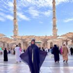 Hina Khan Instagram - Ibaadat ka rukh makka hai, Mohabbat ka rukh madina hai.. @alkhalidtours Masjid Nabwi - Al Madinah Al Munawarah
