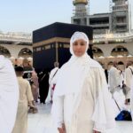 Hina Khan Instagram - Doosra umrah mukammal.. Mashallah Jazaakallah.. May Allah accept our umrah and dua.. Thank you Allah for making it easy for us all.. Thank you @alkhalidtours To help us take this sacred journey to umrah.. 🧿🧿🧿