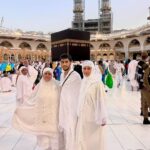 Hina Khan Instagram - Doosra umrah mukammal.. Mashallah Jazaakallah.. May Allah accept our umrah and dua.. Thank you Allah for making it easy for us all.. Thank you @alkhalidtours To help us take this sacred journey to umrah.. 🧿🧿🧿