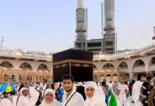 Hina Khan Instagram - Doosra umrah mukammal.. Mashallah Jazaakallah.. May Allah accept our umrah and dua.. Thank you Allah for making it easy for us all.. Thank you @alkhalidtours To help us take this sacred journey to umrah.. 🧿🧿🧿
