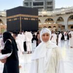 Hina Khan Instagram - Doosra umrah mukammal.. Mashallah Jazaakallah.. May Allah accept our umrah and dua.. Thank you Allah for making it easy for us all.. Thank you @alkhalidtours To help us take this sacred journey to umrah.. 🧿🧿🧿