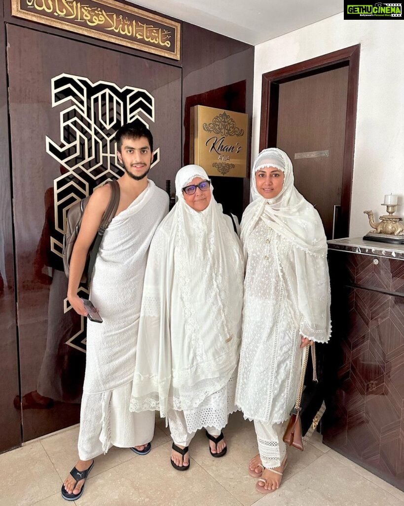 Hina Khan Instagram - Labaik Allahuma Labbaik Bismillah.. #umrahramadhan #UmrahWithAKT @alkhalidtours