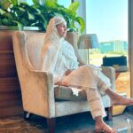 Hina Khan Instagram - Labaik Allahuma Labbaik Bismillah.. #umrahramadhan #UmrahWithAKT @alkhalidtours