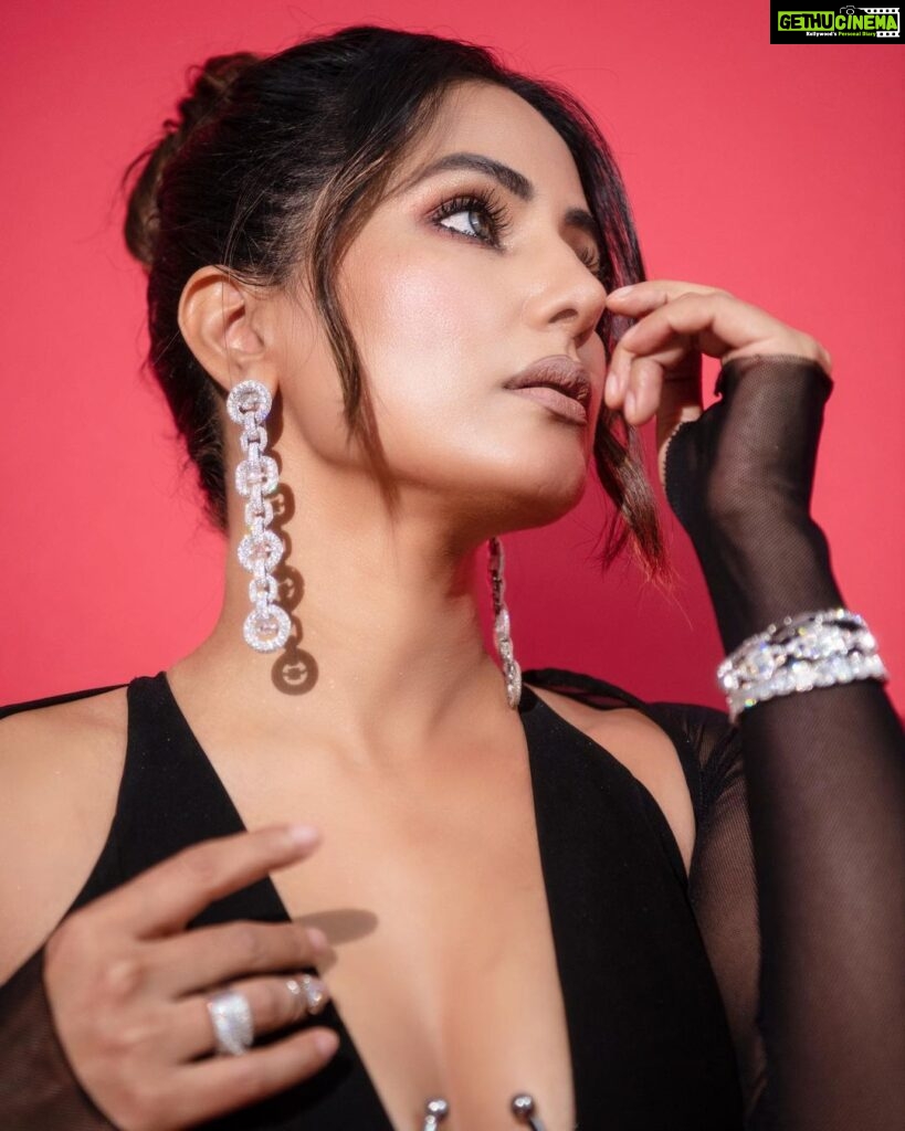 Hina Khan Instagram - 🖤