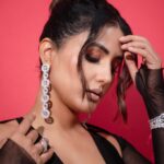 Hina Khan Instagram - 🖤