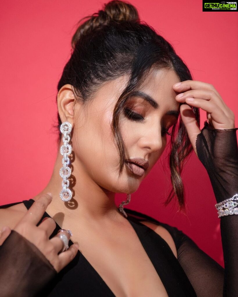 Hina Khan Instagram - 🖤